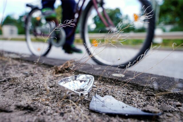 Ein Mensch fährt auf seinem Fahrrad. (Symbolbild)