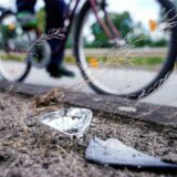 Ein Mensch fährt auf seinem Fahrrad. (Symbolbild)