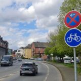 Der Schüttenwall, dessen Mehrzweckstreifen derzeit überwiegend nicht von Fahrzeugen genutzt wird.