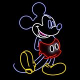 Ein Bild von Micky Maus ist während der Europapremiere der Ausstellung „Disney 100“ zu sehen.