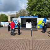 Auf dem Creiler Platz hat die Polizei am Mittwoch ihre AnsprechBar aufgebaut, um mit Marlerinnen und Marlern ins Gespräch zu kommen.