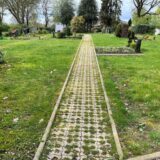 Gehweg auf Friedhof Sythen