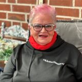 Unter dem Username „kleineomaresi“ unterhält die 78-Jährige ihre Fans auf TikTok, Instagram, Facebook und Twitch.