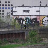 Feuerwehrkräfte suchten am Dienstagabend unter anderem im Bereich des Emscher-Dükers unter dem Rhein-Herne-Kanal in Henrichenburg. Sie fanden den Mann nicht.
