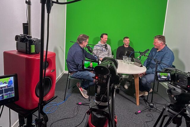 Reden im Sporttalk über das Kreispokalhalbfinale und das Saisonfinale von FC Marl und Vestia Disteln (v.r.): Henry Schoemaker, Dario Gedenk, Martin Schmidt und Thomas Braucks.