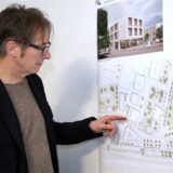 Architekt Andreas Wannenmacher vor den Plänen für das neue Medical-Center