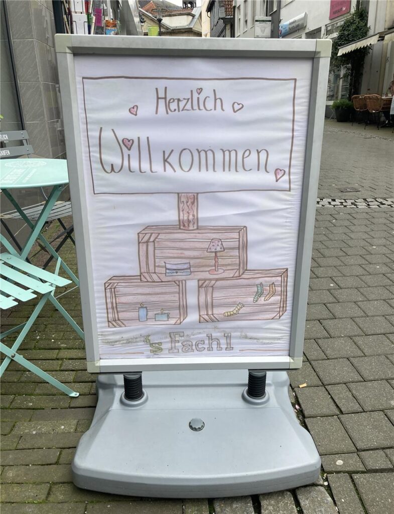 Klappaufsteller vor dem Geschäft 's Fachl an der Großen Geldstraße in Recklinghausen
