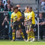 Karim Adeyemi, Marcel Sabitzer und Youssoufa Moukoko jubeln.