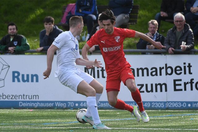 Der FC Iserlohn (rote Trikots) konnte in Obercastrop einen Punkt einfahren.