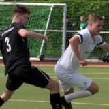 Ein spannender Kampf zwischen Till Bregenhorn (l.) und GS Cappenberg gegen Westfalia Wethmar und Dominik Hennes, der mit seinem Treffer zum 1:0 den Wethmarer Derbysieg einleitete.