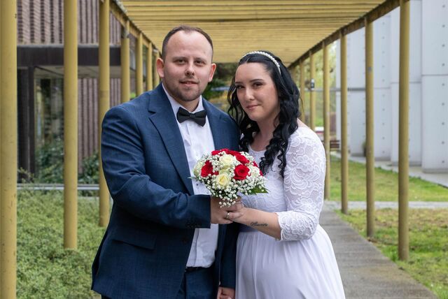 Mandy (geborene Torner) und Patrick Maleck haben geheiratet. Im dritten Anlauf hat es das Paar zum Standesamt geschafft.