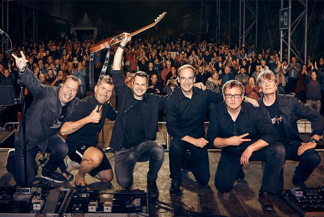 Die Dire Strats aus Bremerhaven spielen Mitte September ein Konzert in der Castrop-Rauxeler Stadthalle. Die Band bringt die Songs der Dire Straits live auf die Bühne. Das Konzert soll rund zweieinhalb Stunden laufen.