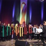 Die Gospel Voices standen zu Beginn der 23. Aidsgala „Tanz unterm Regenbogen“ in der Europahalle auf der Bühne. Jetzt feiern sie 25. Jubiläum.