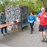 Der TC Tümmler bei seinem ersten Spendenlauf im Jahr 2022. Damals ging es auch an der Getränkewelt (Lange Straße) los und von dort aus ins Grutholz. Start ist an diesem Sonntag um 10 Uhr.