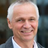 Verkehrsexperte Jürgen Follmann hat die Situation am Nordwall analysiert. Dort dürfen Radfahrer zwischen dem Fahren auf der Straße und auf dem Hochbord wählen.