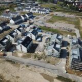Das Beerenbruchviertel ist das größte Wohnbaugebiet in Castrop-Rauxel seit Jahrzehnten. Das Luftbild zeigt den Stand im Sommer 2023.