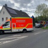 Ein Rettungswagen der Feuerwehr steht auf der Wittener Straße.