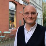 Seine Brille stellte Thomas Deutscher früher vor ein Problem: Trug er sie, litt er unter Schwindel und sah doppelt.