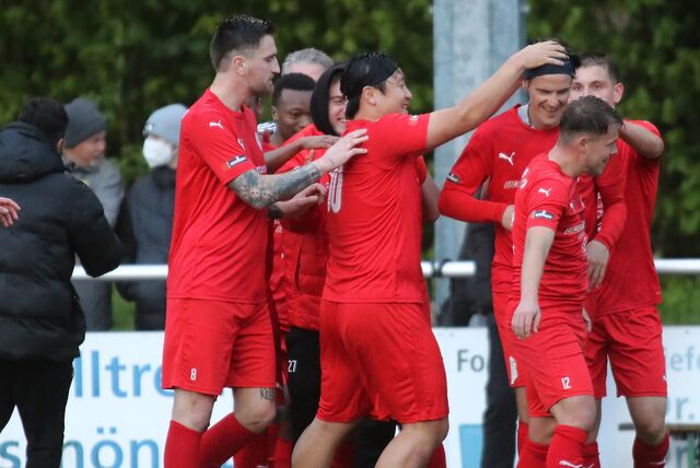 Wichtige Punkte im Westfalenliga-Abstiegskampf sammelte der Hombrucher SV durch ein 2:1 gegen den Aufstiegsanwärter SV Wacker Obercastrop ein. Die Castrop-Rauxeler verloren im Titelrennen an Boden.