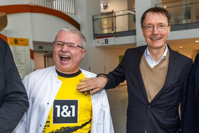 Bundesgesundheitsminister Karl Lauterbach (SPD) ist am Sonntag, 21. April, im Klinikum Dortmund zu Gast.
