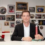 Tim Steinrötter mit dem „Chimney Award“.