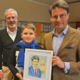 Regierungspräsident Andreas Bothe, Schüler Alexandro Chetrian, Rektor Volkmar Schäpers, Schulverwaltungs-Leiterin Hanne Hölscher und Bürgermeister Carsten Wewers (v.r.)