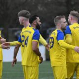 Spieler von Spvg Schwerin klatschen sich ab