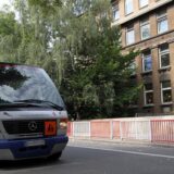 Ein Schulbus vor der Kreuz-Grundschule in Dortmund
