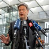 Robert Habeck im Gespräch mit Medienvertretern.
