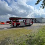 Feuerwehrwagen an der Flüchtlingsunterkunft