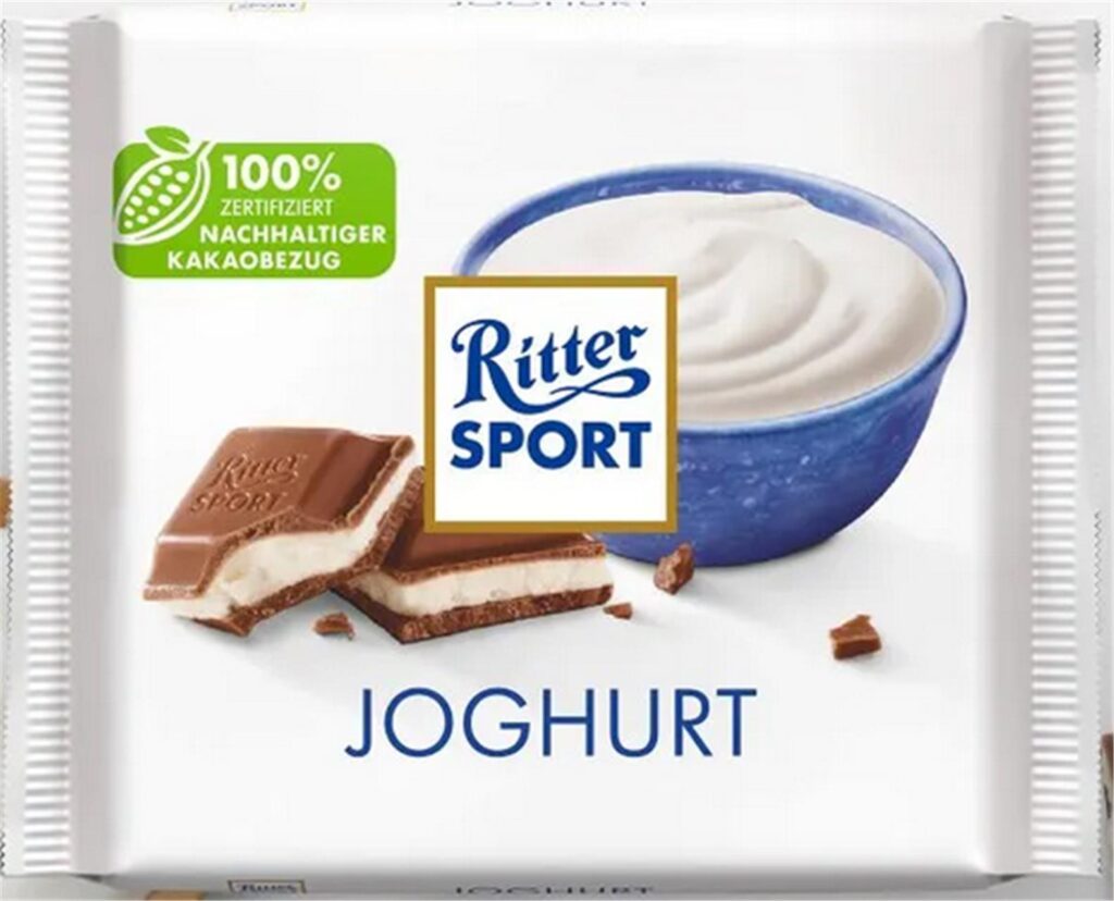 Eine Packung der Joghurt-Schokolade von Ritter Sport, für die es eine Rückrufaktion gibt.