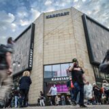 Dortmunds Karstadthaus übersteht auch die dritte Insolvenz und bleibt geöffnet.