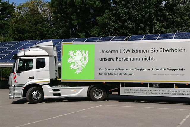 Dieser silber-grüne LKW wird die nächsten Wochen über die Straßen in Dortmund rollen.