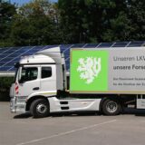 Dieser silber-grüne LKW wird die nächsten Wochen über die Straßen in Dortmund rollen.