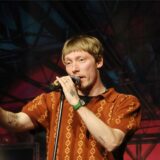 Eine abgedrehte Show mit gekonnten musikalischen Einlagen lieferte Robert Alan.