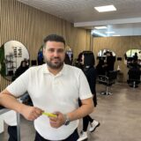 Edin Dzananovic hat durch die Spendenaktion für den guten Zweck einen vollen Friseursalon bekommen.