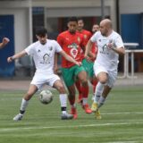 Der FC Frohlinde II (weißes Trikot) unterlag Kreisliga-Tabellenführer Marokko Herne mit 0:6.