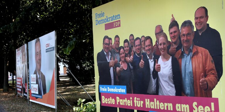 In Kürze werden wieder Wahlplakate, wie hier bei der Kommunalwahl 2020, im Halterner Stadtbild auftauchen.