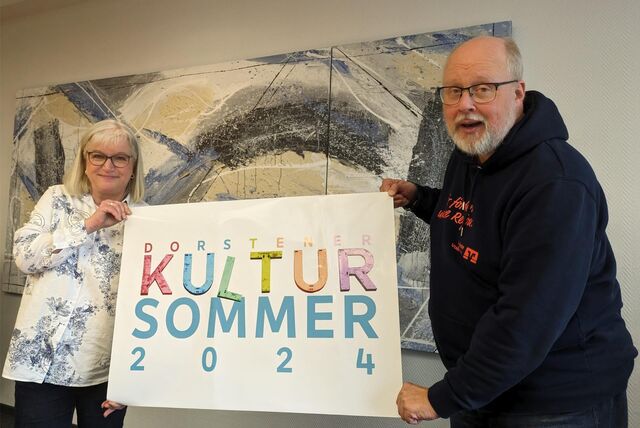 Sabine Fischer (Leiterin Stadtagentur) und Ralf Bröker (Leiter Kommunikation und Marketing, Vereinte Volksbank) stellten das Programm des kommenden Kultursommers vor.