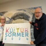 Sabine Fischer (Leiterin Stadtagentur) und Ralf Bröker (Leiter Kommunikation und Marketing, Vereinte Volksbank) stellten das Programm des kommenden Kultursommers vor.
