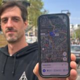 Navigations-Anbieter wie Google Maps leiten Autofahrer durch die neue Fußgängerzone Kampstraße in Dortmunds Innenstadt.