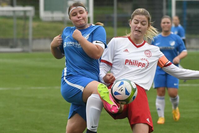 Der FC Frohlinde (blaues Trikot) wird in der nächsten Saison vermutlich kein Frauen-Team aufbieten können.