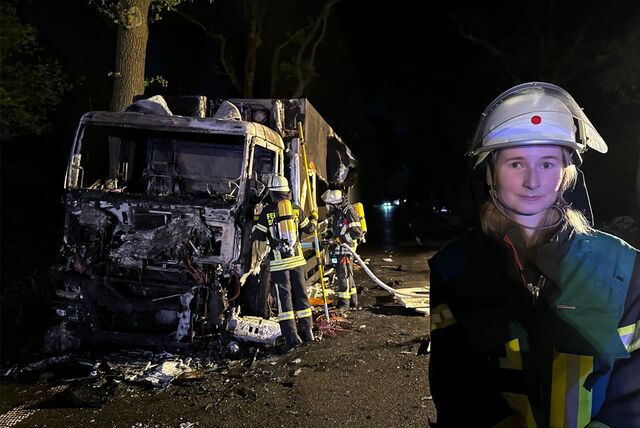 Jana Loick, Sprecherin der Feuerwehr Schermbeck, erklärt, was sich auf der B 58 zwischen Schermbeck und Dorsten zugetragen hat.