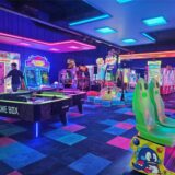 Weiter Blick durch die Spielhalle „Game Box“ an der Brückstraße in Dortmund.