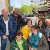 Der Vorstand des Tierschutzvereins (h.v.l.) mit Johannes Beisenherz, Thorsten Kaminski, Thomas Köhler, Nina Dany-Hirsch, Kristina Rummeld und Frank Feller sowie der neuen und alten Tierheimleitung Bärbel Marks und Julia Karschewski (r.) stellt sich den Fragen der Mitglieder.