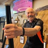 Ferdinand Walzl wird im Mai 94 Jahre alt. Dreimal in der Woche trainiert er im Sportforum in Castrop-Rauxel.