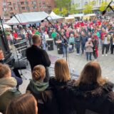 Auf dem Marktplatz in der Castroper Altstadt finden am Freitagabend (3.5.) der Naschmarkt und die 2. Nacht der Chöre statt.