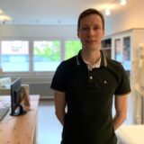 Zu sehen ist Yannick Böwer in seiner Heilpraktiker-Praxis am Biesenkamp in der Castroper Altstadt.