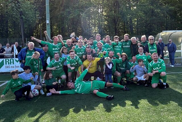 SG Suderwich bejubelt den Ü32-Kreispokalsieg 2024