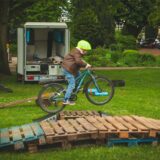Junge springt mit Fahrrad auf Fietsenfest in Haltern